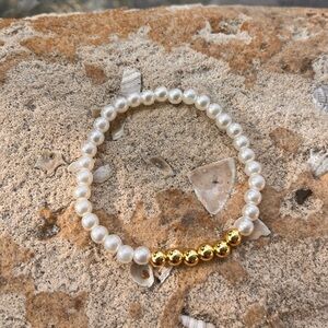 Simple pearls and gold beaded bracelet
